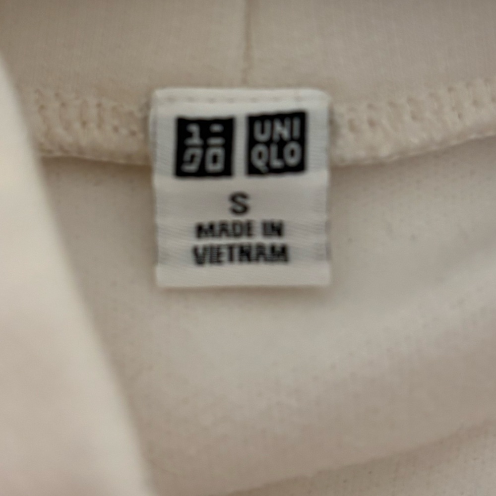 Uniqlo Off-White Turtleneck Sweater - Picture 3 of 5